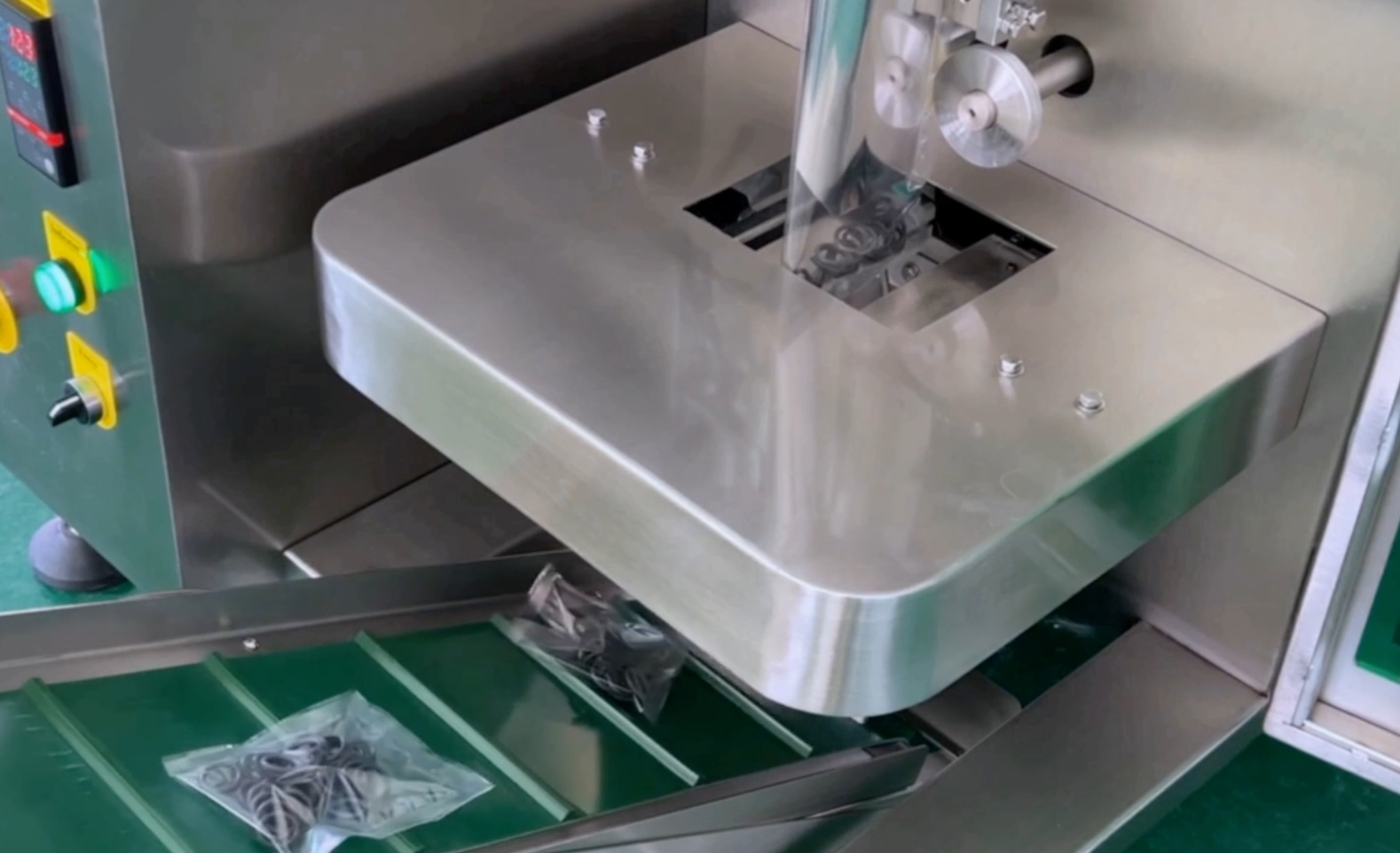 Vertical Flow Wrapper