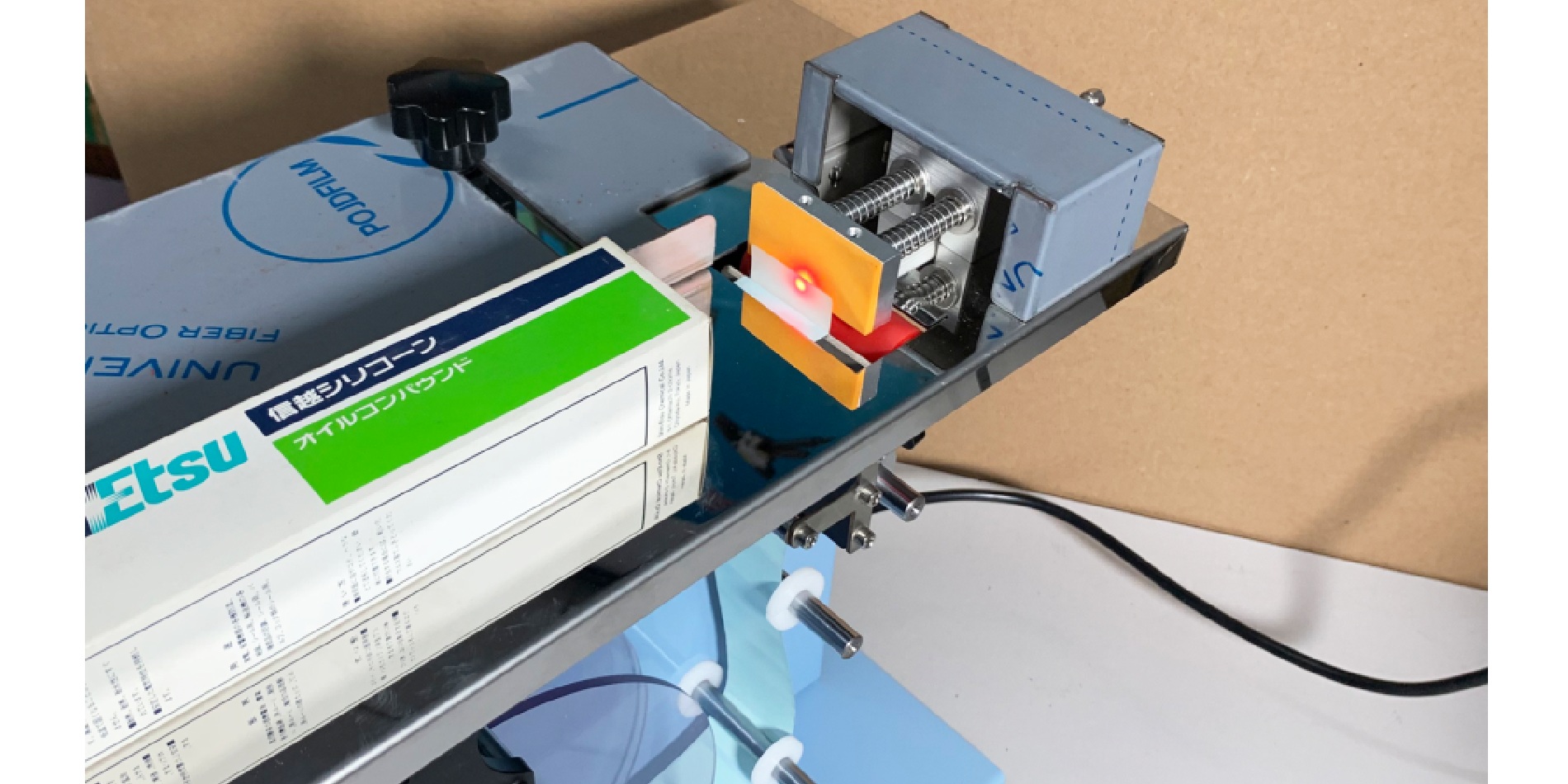 Semi-Automatic Seal Label Attachment Machine